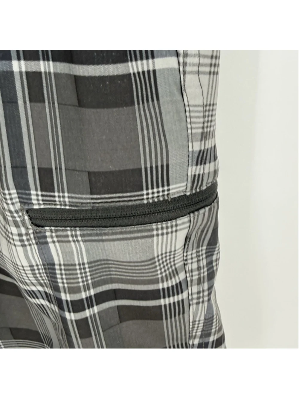 North Face Gray Plaid Cargo Shorts Men’s Size 32
